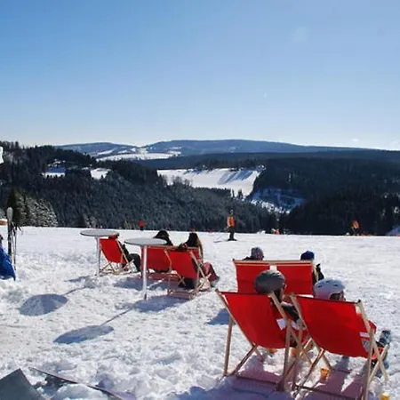 Welcome In - Met Ski- & Fietsberging, Rustig Gelegen アパート